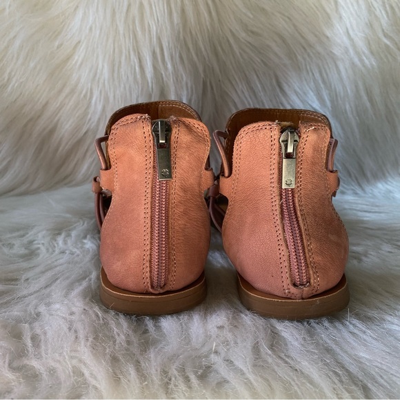 Lucky Brand Bartega Perforated Leather Gladiator Sandals in Antler Size 7.5 - Picture 8 of 11